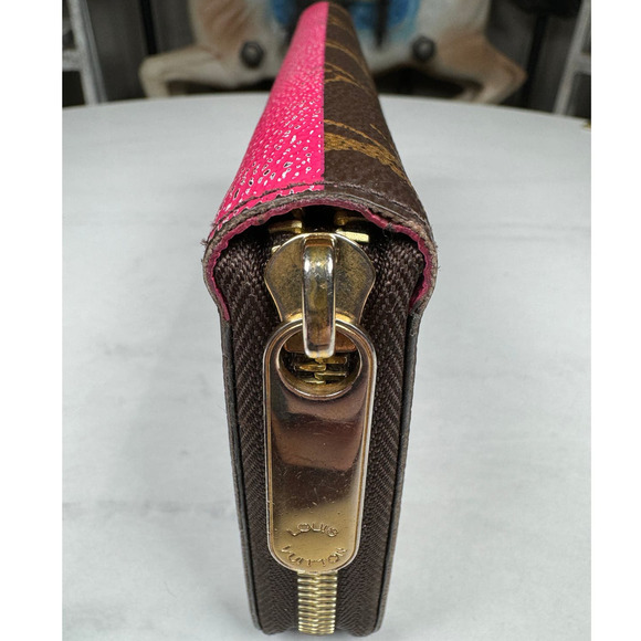 Louis Vuitton Monogram Canvas Evasion Illustre Zippy Wallet - Picture 10 of 12